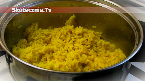 Żółty ryż z kurkumą i ziołami–pyszny i efektowny
