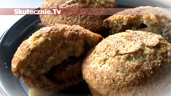 Muffinki pszenno-żytnie z cynamonową śliwką