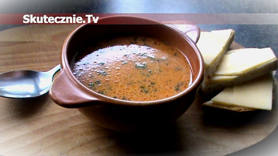 Zupa pomidorowo-śmietanowa na żeberkach