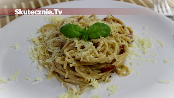 Spaghetti carbonara -wersja klasyczna i z jogurtem