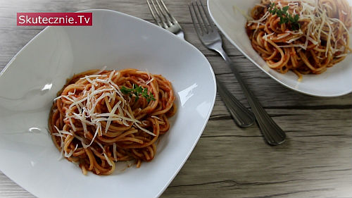 Leniwe spaghetti w pomidorach
