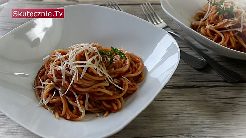 Leniwe spaghetti w pomidorach