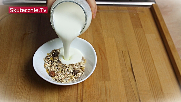 Domowy jogurt naturalny, czyli jak zrobić jogurt w domu