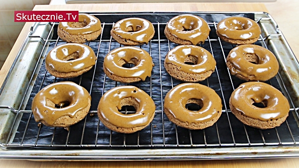 Cynamonowe donuty z kawowym lukrem (z piekarnika)