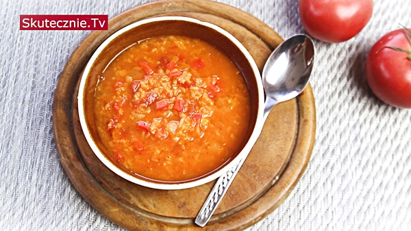 Zupa pomidorowa z soczewicą, papryką, imbirem i czosnkiem