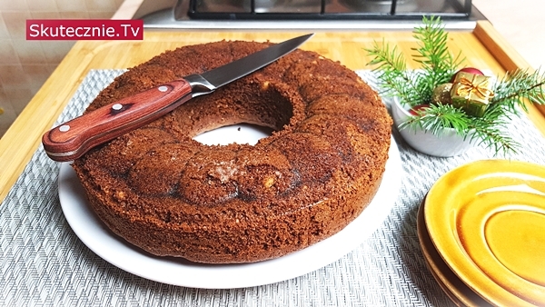 Ciasto kawowo-korzenne z miodem i orzechami