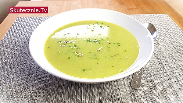 Uniwersalna zupa z końcówek warzyw (prosta, smaczna, odżywcza)