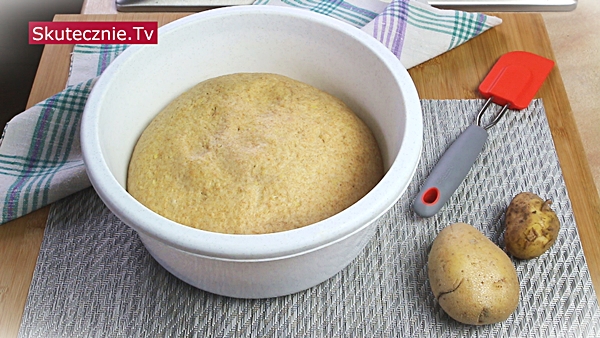 Uniwersalne ciasto ziemniaczane (pączki, rogale, bułki, drożdżówki)