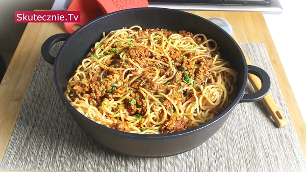 TOFU. Spaghetti w sosie pomidorowym z mielonym tofu
