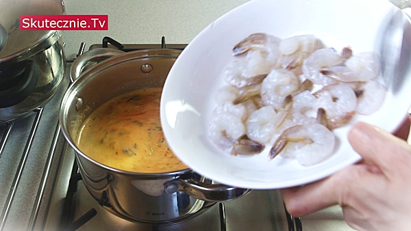 Tajska zupa Tom Yum z krewetkami (szybka, ostra, pyszna)
