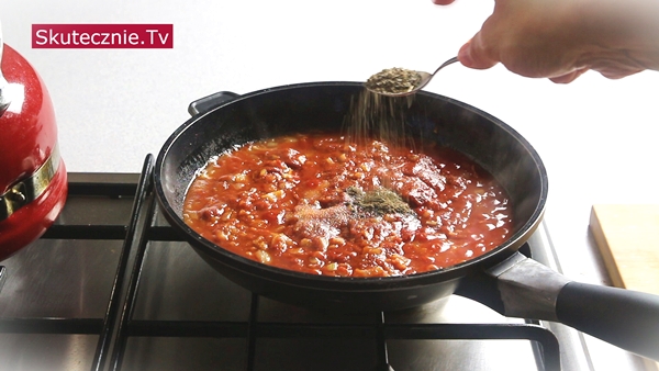 Zapiekany indyk w sosie pomidorowym pod mozzarellą i parmezanem