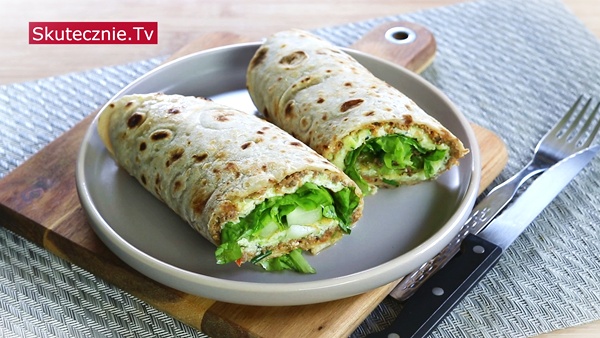 Domowe wrapy z mięsem i omletem z cukinią (prosty obiad z patelni)