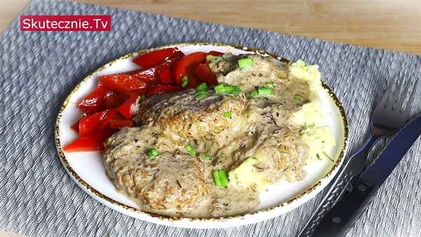 Soczyste kotlety mielone w sosie grzybowym z mascarpone – prosty, domowy obiad