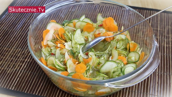 Proste sałatki na grilla. 5 sprawdzonych przepisów na majówkę