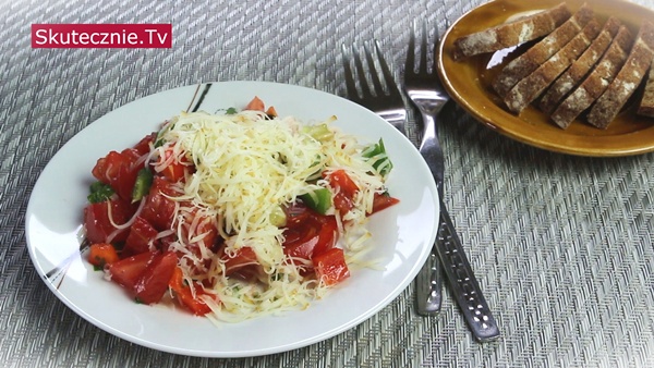 Proste sałatki na grilla. 5 sprawdzonych przepisów na majówkę