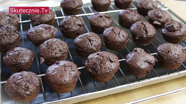 Przekąski na wynos - Muffiny czekoladowe z wiśnią